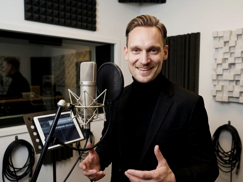Christopher Peterka im Tonstudio – Futurist, Unternehmer und die Stimme hinter dem KI-Klon